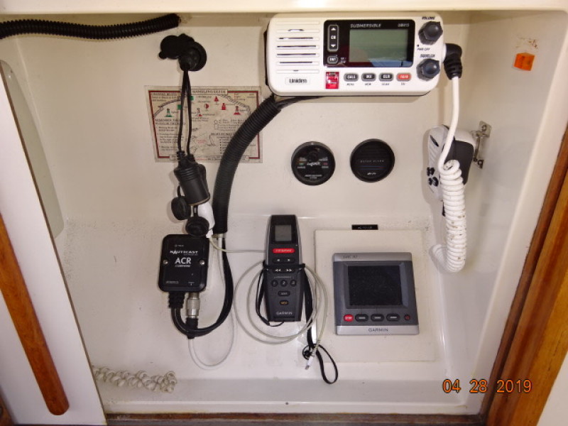 42' Grand Banks flybridge electronics