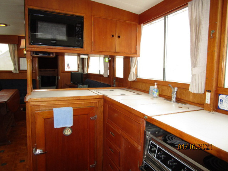 42' Grand Banks galley3