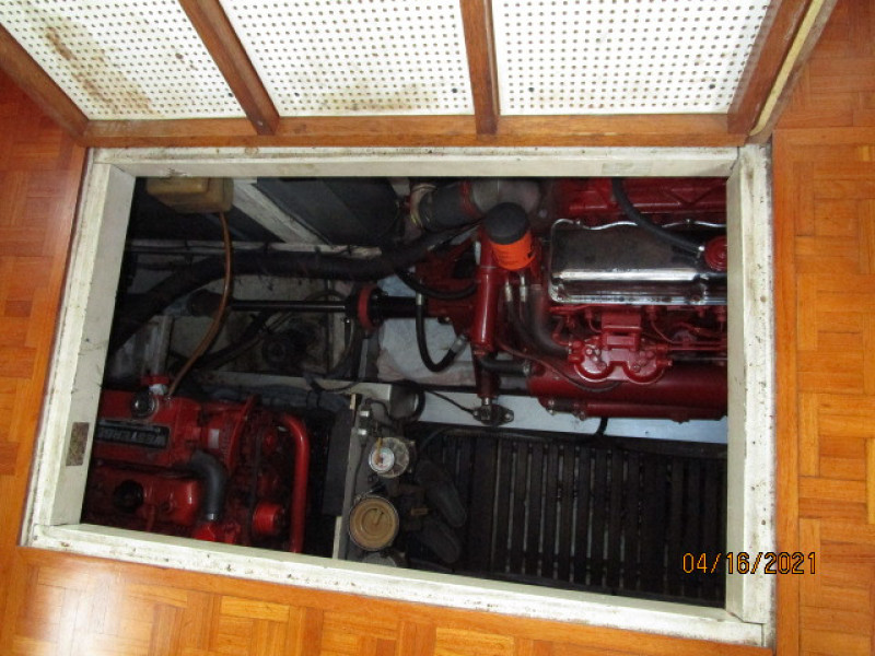 42' Grand Banks engine room access