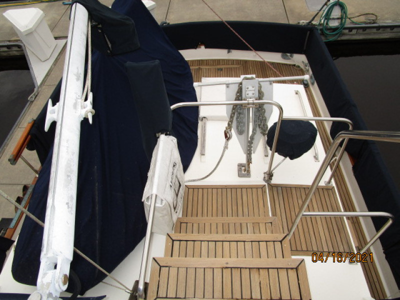 42' Grand Banks trunk cabin aft