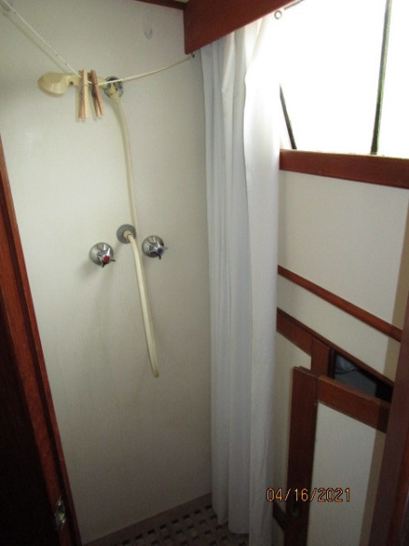 42' Grand Banks master stateroom shower