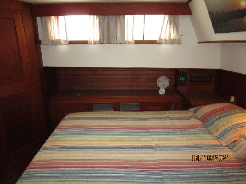 42' Grand Banks master stateroom starboard