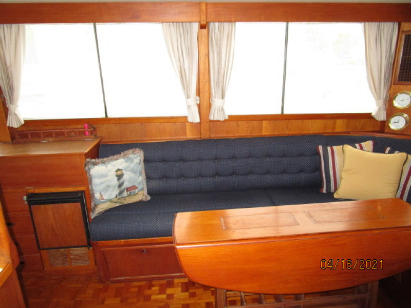 42' Grand Banks salon starboard