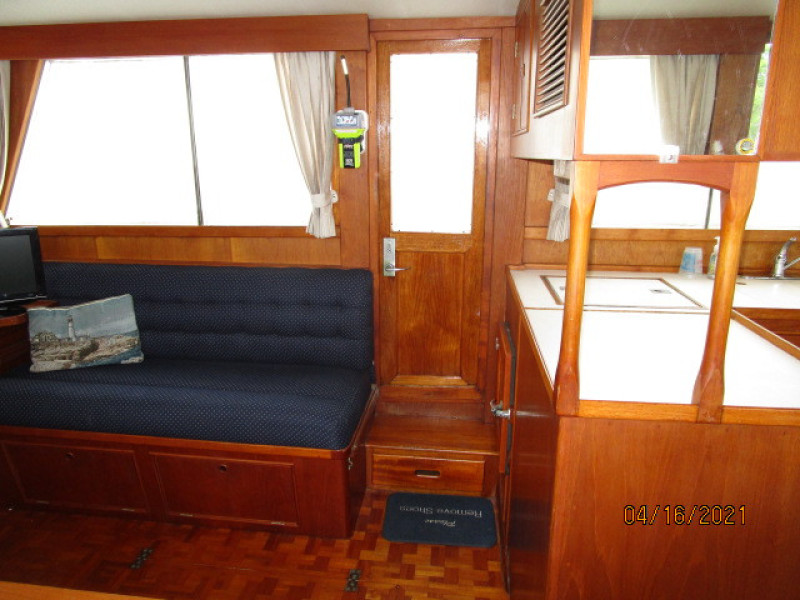 42' Grand Banks salon port