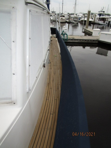 42' Grand Banks port side deck1