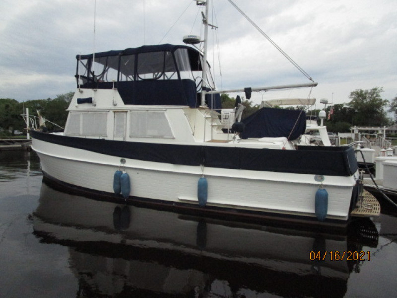 42' Grand Banks port aft profile