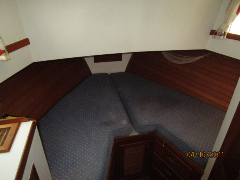 42' Grand Bank guest stateroom