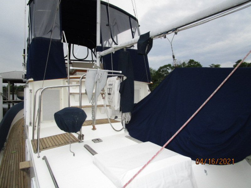 42' Grand Banks trunk cabin forward
