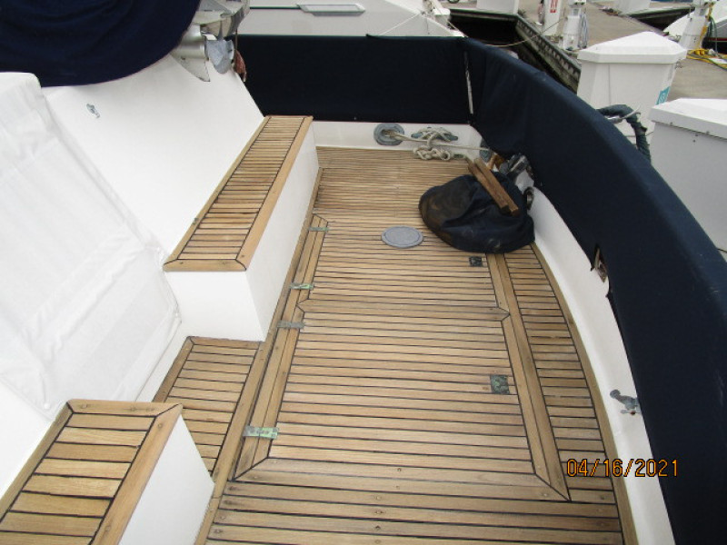 42' Grand Banks aftdeck starboard