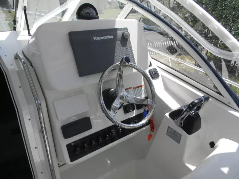 2016 Century 2600 - Helm