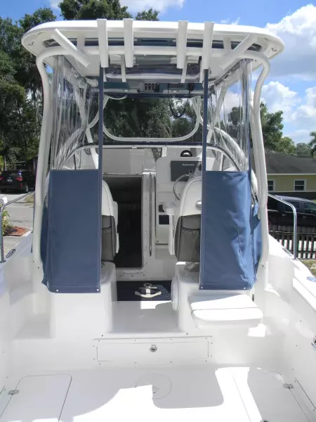 2016 Century 2600 - Cockpit