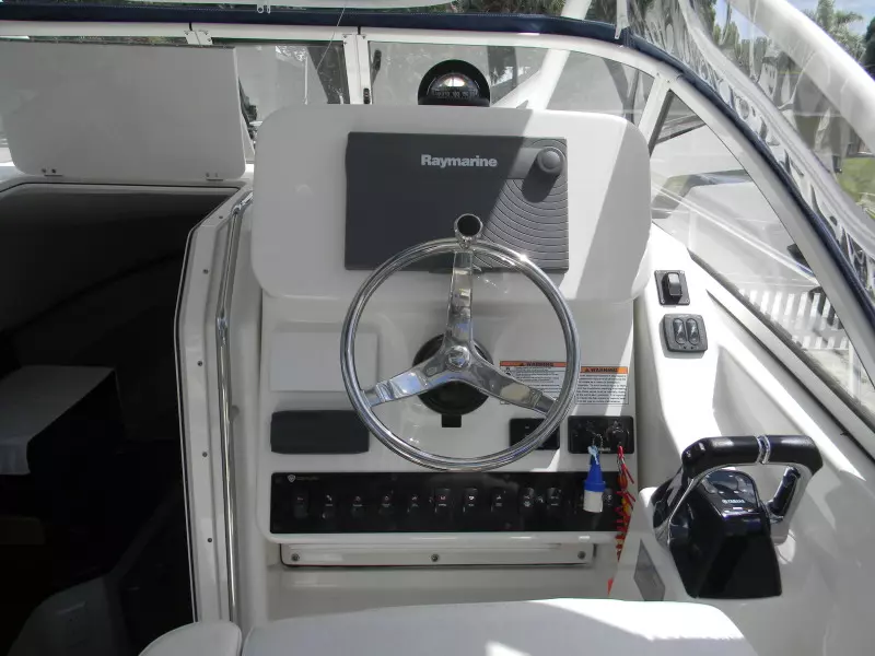 2016 Century 2600 - Helm