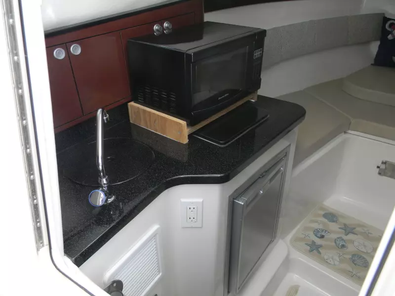 2016 Century 2600 - Galley