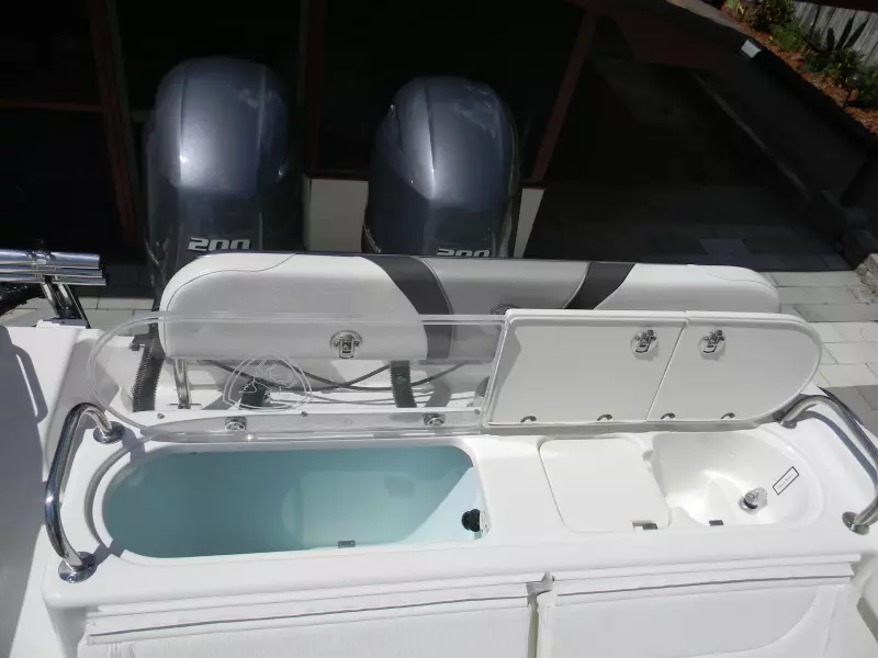 2016 Century 2600 - Cockpit