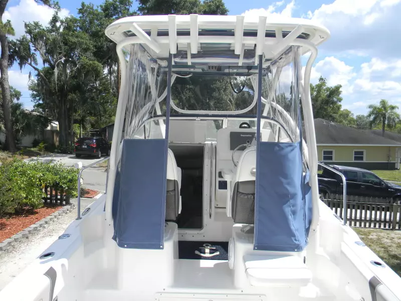 2016 Century 2600 - Cockpit