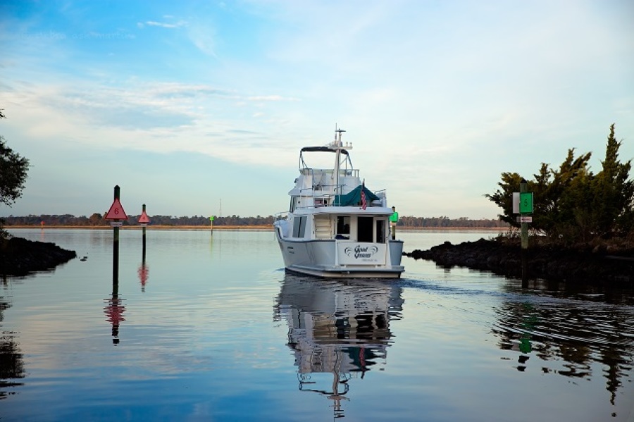 2008 Fathom Yachts Flybridge Expedition