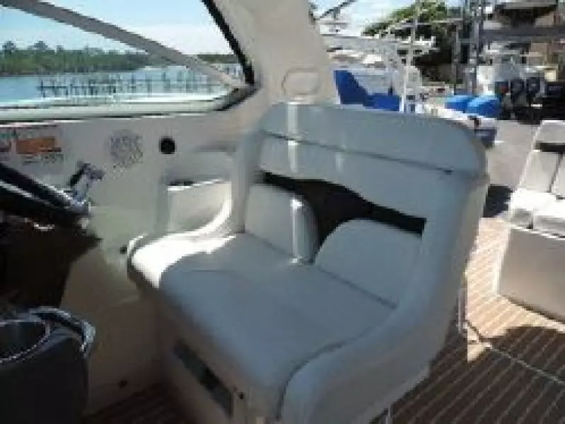 2014 Rinker 310 Express - Double Helm Chair