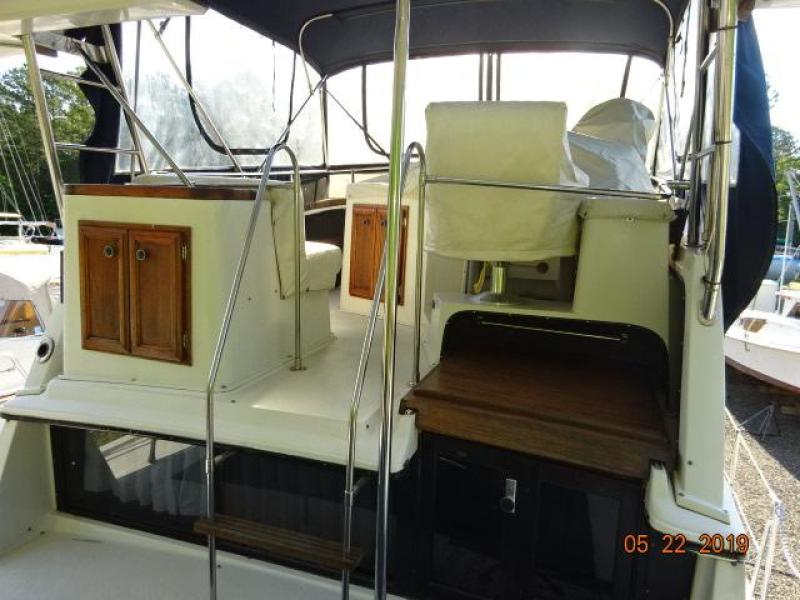 1987 Carver 3607