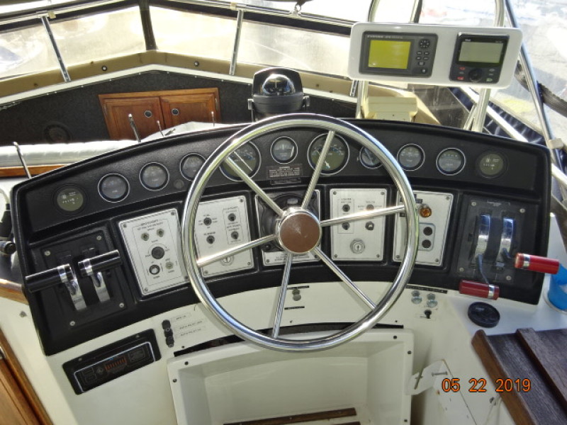 1987 Carver 3607