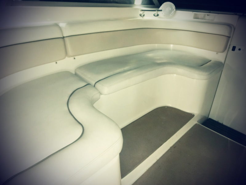 2006 Rinker 320 express Cruiser