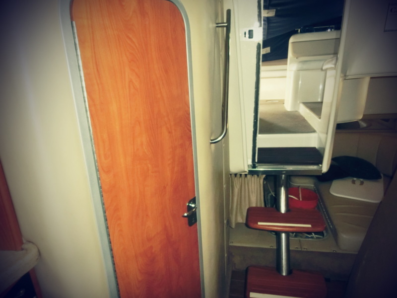 2006 Rinker 320 express Cruiser