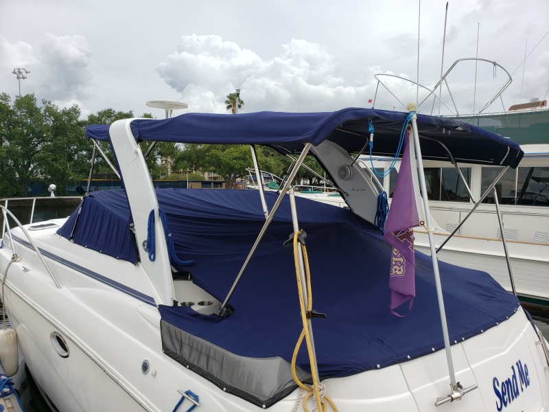 2006 Rinker 320 express Cruiser
