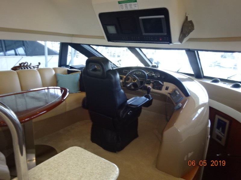 2000 Carver 530 Voyager pilothouse