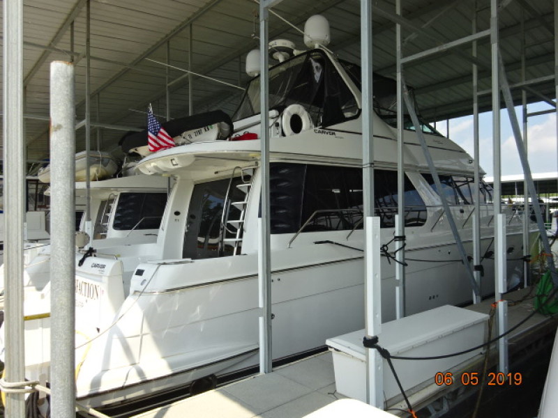 2000 Carver 530 Voyager pilothouse