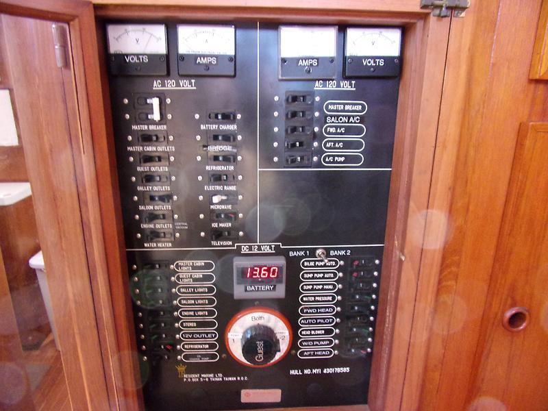 1985 President motor yacht