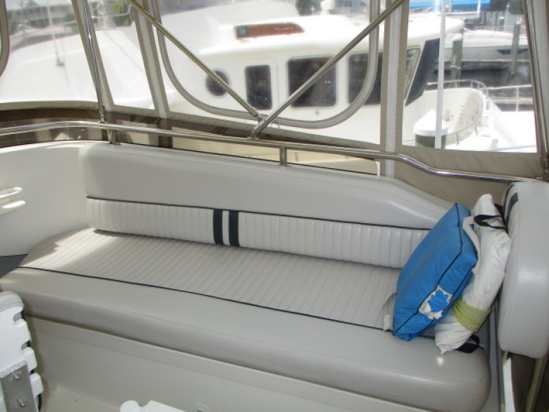 2002 Mainship 390
