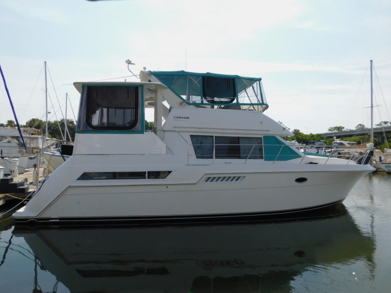 1998 Carver 405