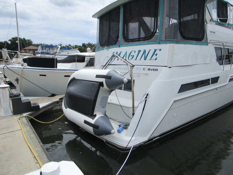 1998 Carver 405
