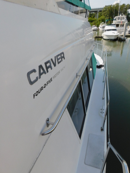 1998 Carver 405