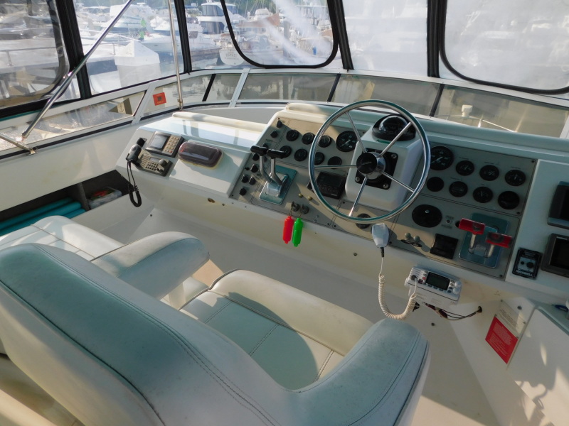 1998 Carver 405