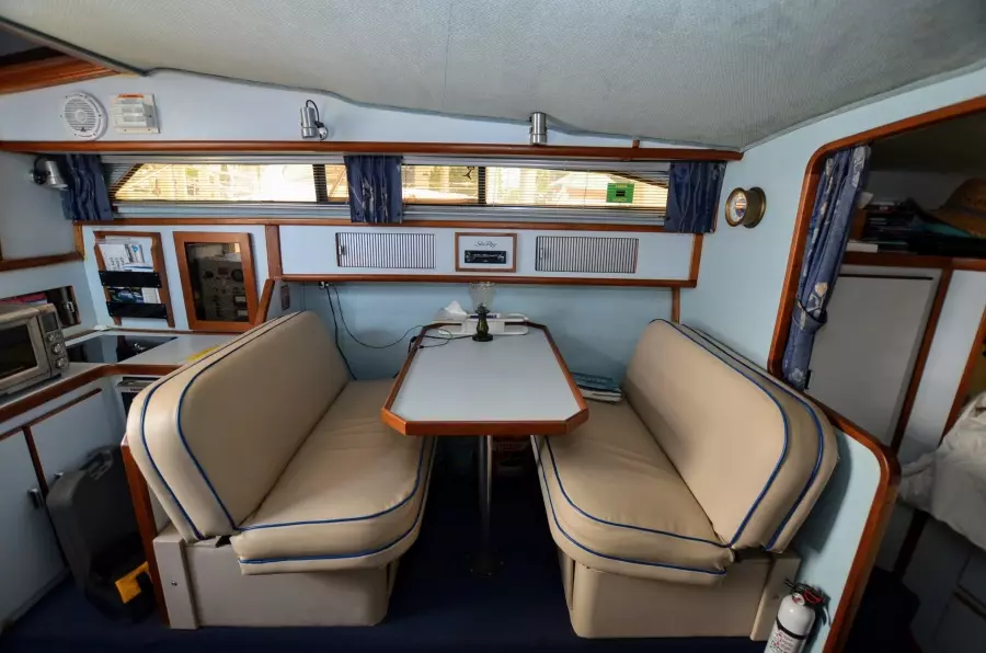 1988 Sea Ray 340 Express Cruiser