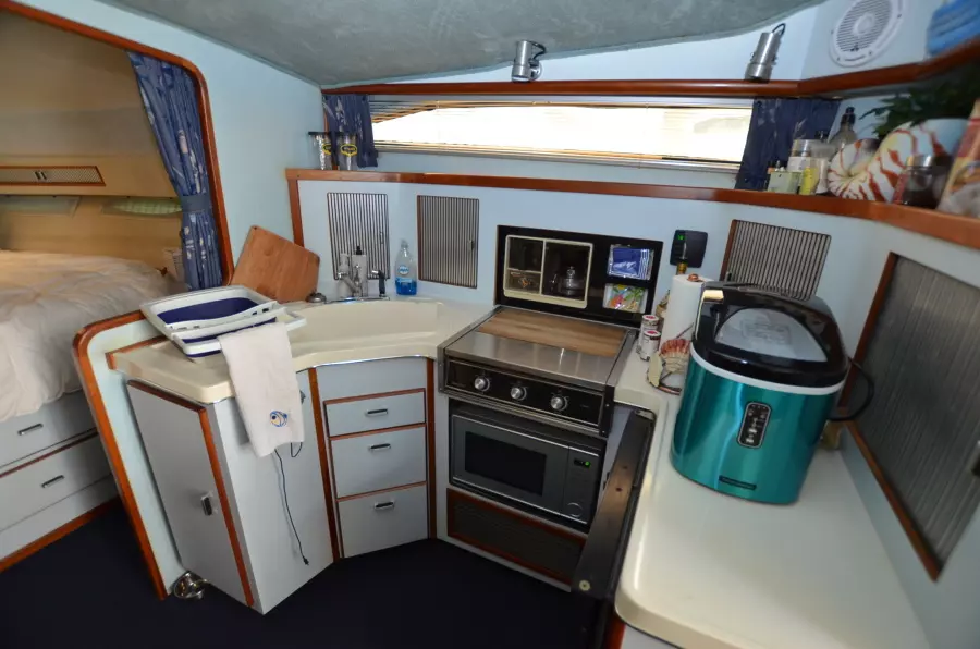 1988 Sea Ray 340 Express Cruiser