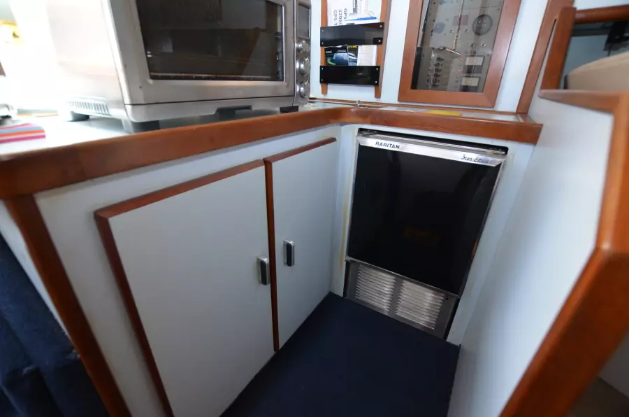 1988 Sea Ray 340 Express Cruiser