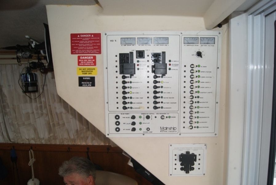 1998 Mainship 350