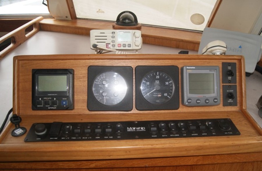 1998 Mainship 350