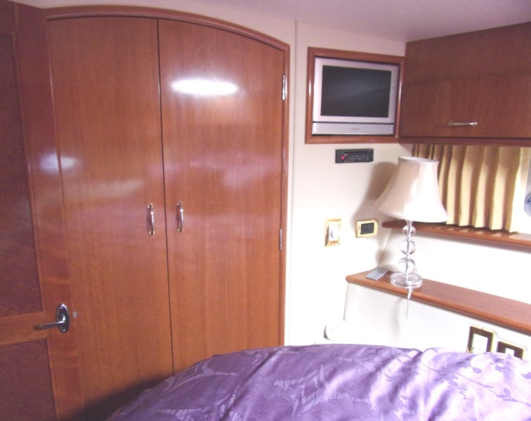 2004 Carver 466 Carver Aft Cabin