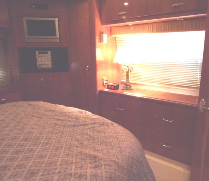 2004 Carver 466 Carver Aft Cabin