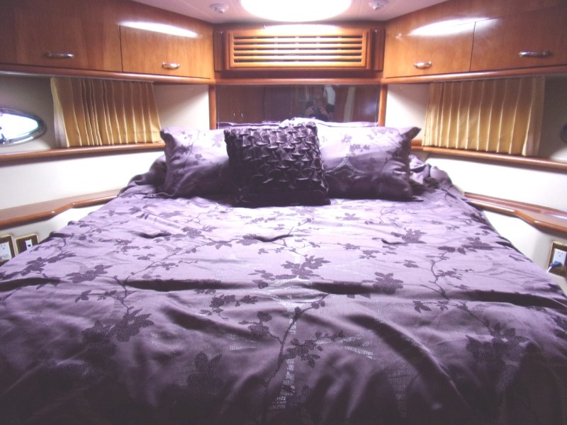 2004 Carver 466 Carver Aft Cabin