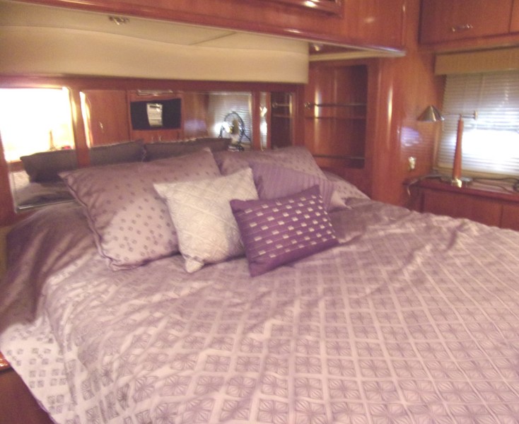 2004 Carver 466 Carver Aft Cabin