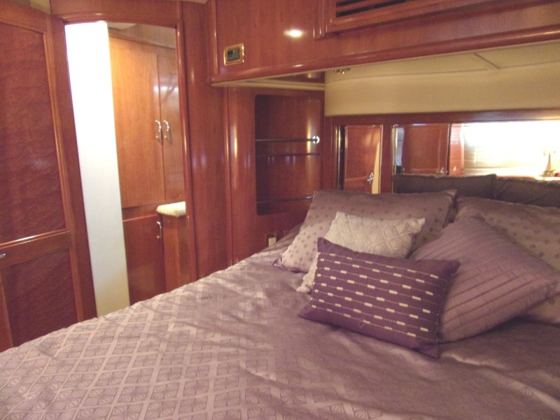 2004 Carver 466 Carver Aft Cabin