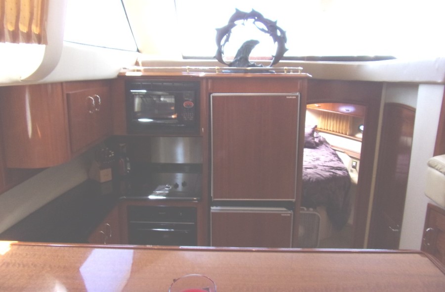 2004 Carver 466 Carver Aft Cabin