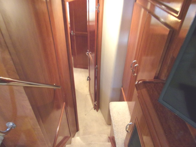 2004 Carver 466 Carver Aft Cabin
