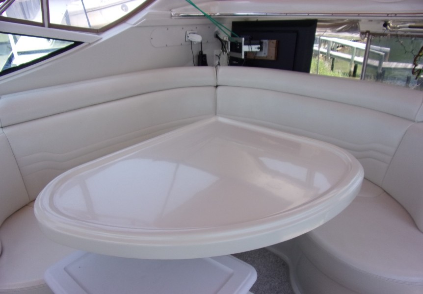 2004 Carver 466 Carver Aft Cabin