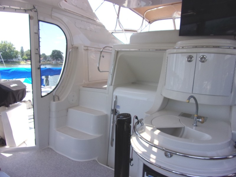 2004 Carver 466 Carver Aft Cabin