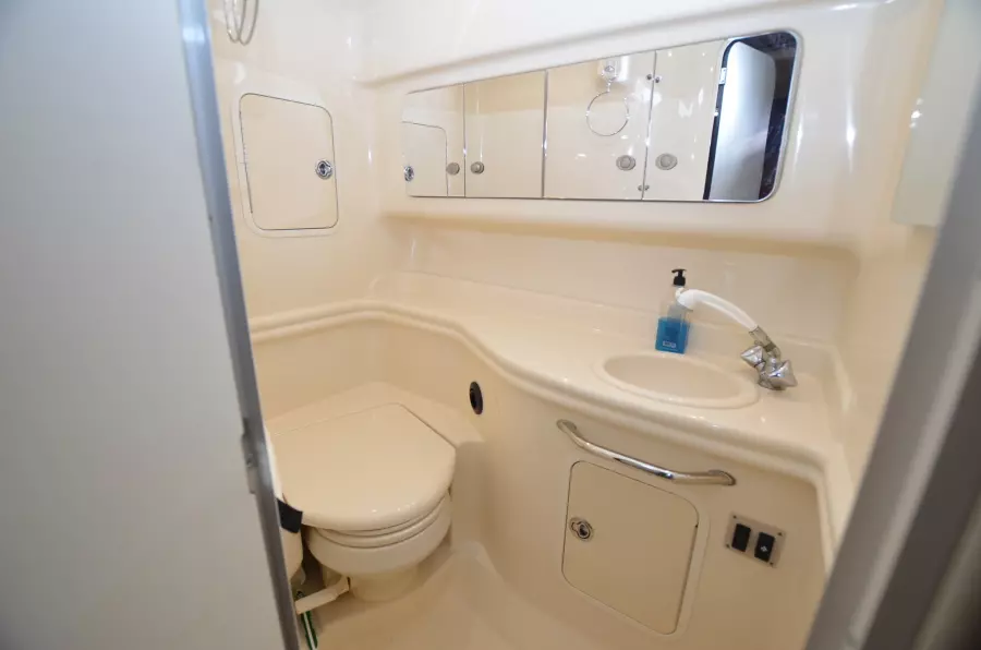 2005 Sea Ray 320 Sundancer