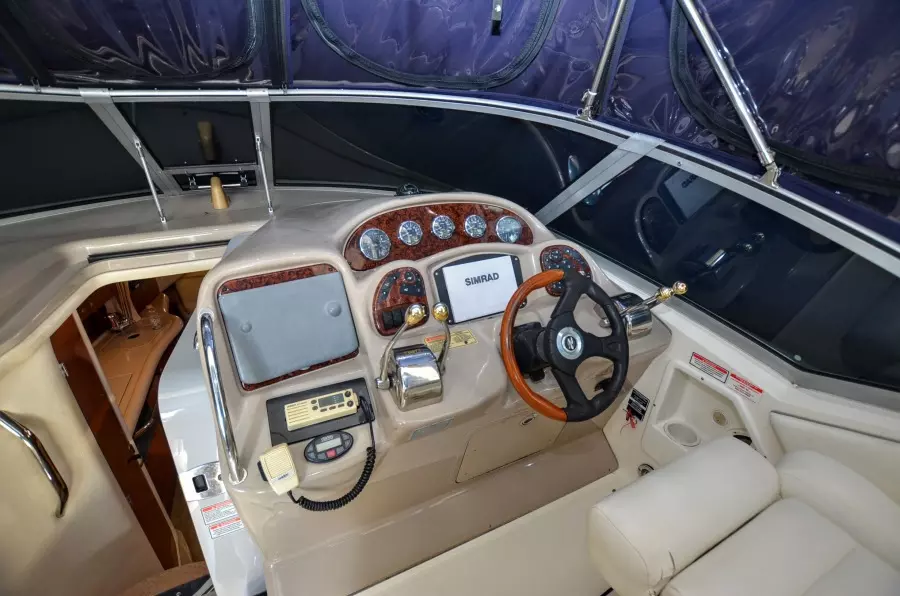 2005 Sea Ray 320 Sundancer